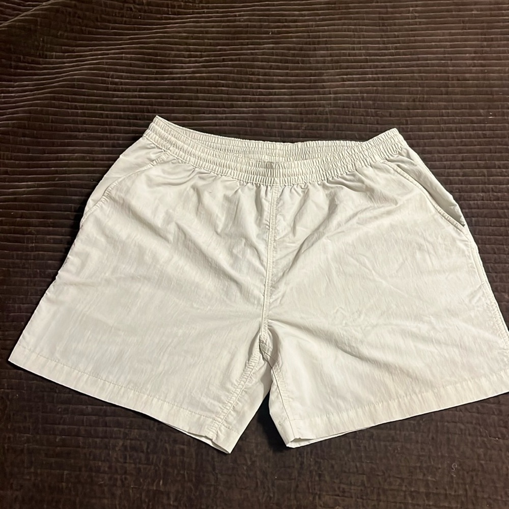 Men’s southern tide shoreline khaki shorts